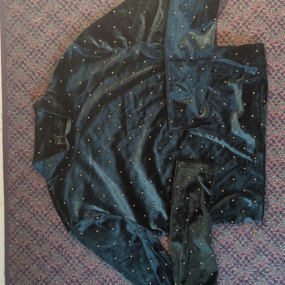 Green velvet holiday crop top - Picture 1 of 3